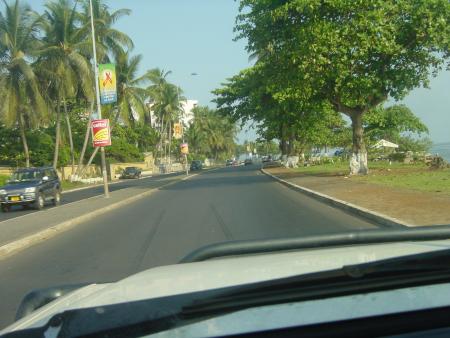 Sur la route de M'bolo