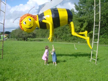 Abeille photographi�e par maman...........